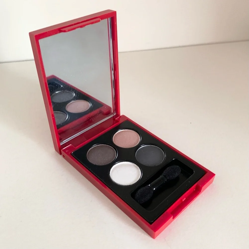 NWOT Elizabeth Arden red door eyeshadow palette special edition